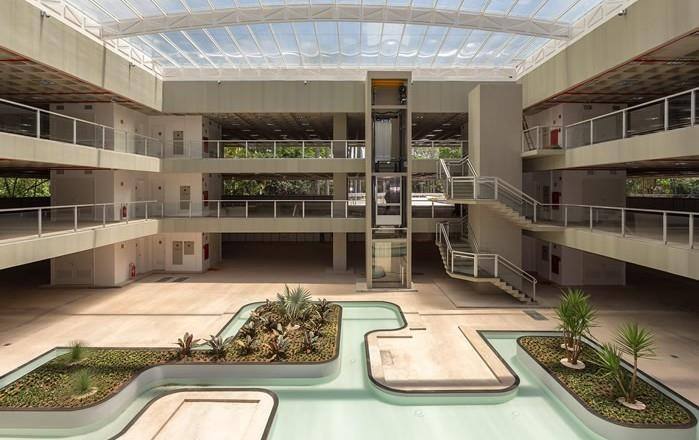 Átrio interno do edifício 740 Anastácio, da Hines, em São Paulo