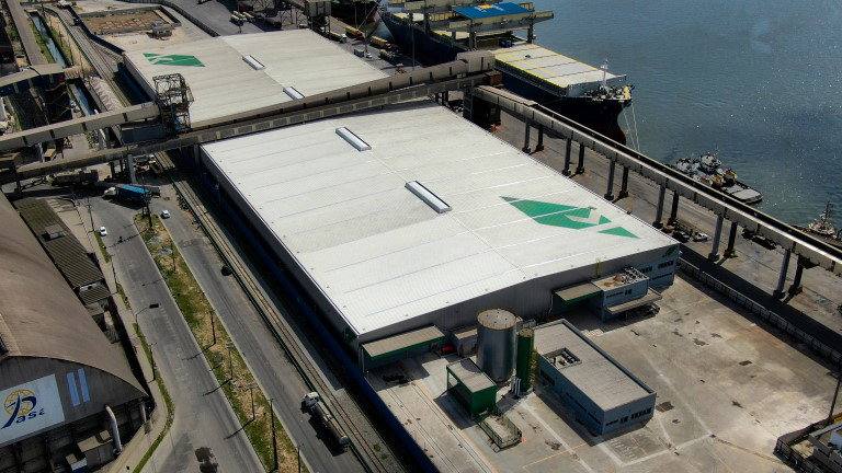 Terminal de produtos florestais da Klabin em Paranaguá